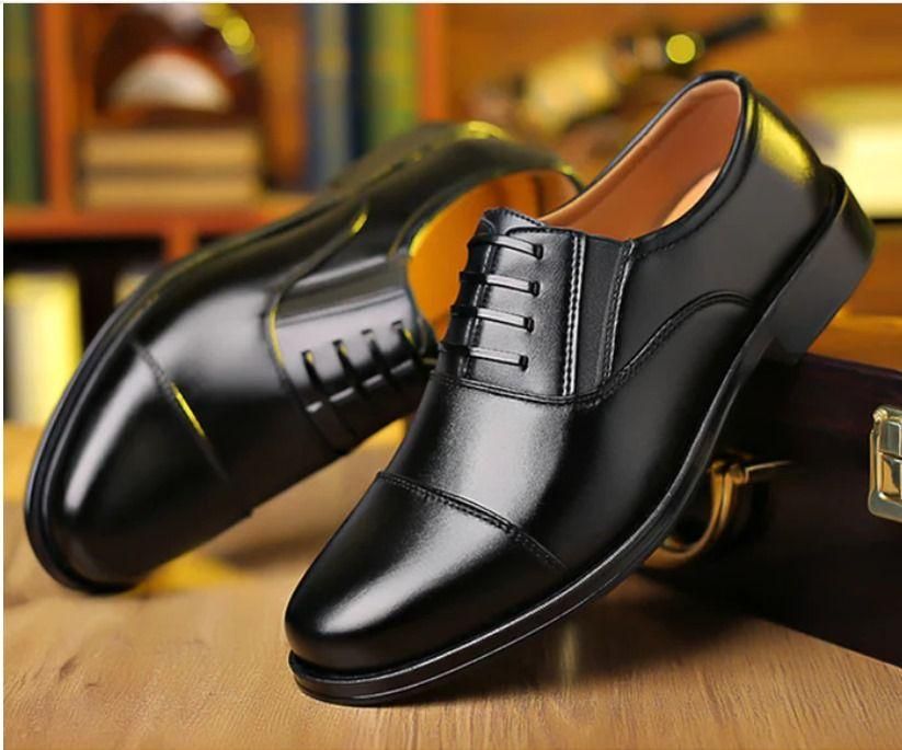 Product Name: Men's Smart Formal Shoes Package Contains: It has 1 Pair of Shoes
 UK/IND Size (In mm): UK/ IND 6
 US Size (In mm): US / 7
 Euro Size: EUR / 40
 Outer Material: Synthetic
 Sole Material: Airmix
 Color: Black
 Closure: Laces
 Combo/Set Of: Pack of 1
 Ocassion: Formal Weight: 870